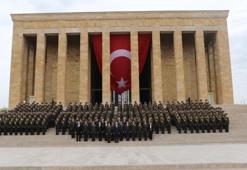 Kara Harp Okulu öğrencileri, Anıtkabir'i ziyaret etti