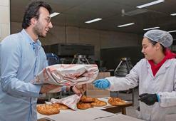 Üniversite öğrencilerinin ürettiği ramazan pideleri 15 TL'den satılıyor