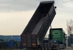 TIR'ın damperi yüksek gerilim hattına temas edince sürücü akıma kapıldı