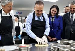 Bakan Kacır, ramazan pidesi yaptı