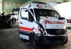Şişli'de ambulansla minibüs çarpıştı: 3 yaralı