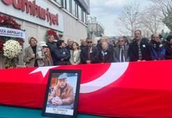 Gazeteci Ali Sirmen için Cumhuriyet Gazetesi önünde tören