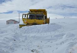Kars'ta kar yağışı; yüksek kesimlerdeki köylerin yolu kapandı