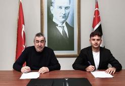 Beşiktaş, Fahri Kerem Ay ile profesyonel sözleşme imzaladı