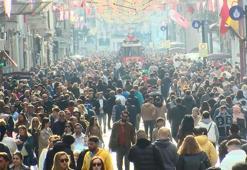 İstiklal Caddesi'nde haftasonu yoğunluğu