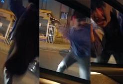 Sancaktepe'de trafik kazası sonrası sürücünün otomobilini tekmeledi