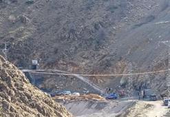 Krom madeninde işçilerin üzerine taş düştü: 2 yaralı