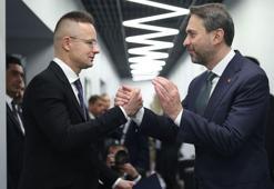 Bakan Bayraktar, Macaristan Dışişleri Bakanı Szijjarto ile görüştü