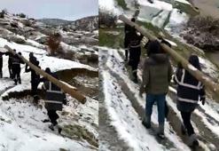 Karda 9 metrelik direği 2 kilometre sırtlarında taşıyıp, 9 köyü elektriğe kavuşturdular