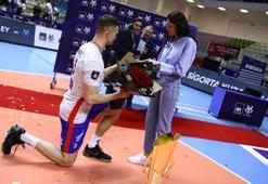 İrem Yaman, Halkbanklı voleybolcu Mert Matic'in evlilik teklifini kabul etti