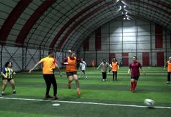 Kadınlar sosyal medyadan halı sahaya