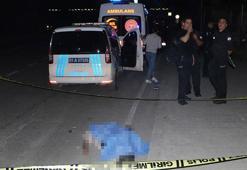 Yolun karşısına geçmek isterken motosikletin çarptığı yaşlı adam öldü