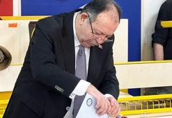 YSK Başkanı Yener: Kayıtlı olmayan seçmenin başka yerde oy kullanması söz konusu değil