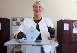 Antalya'da yerleşik yabancılar oy kullandı