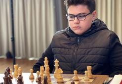 12 yaşındaki Türk satranç sporcusu Yağız Kaan Erdoğmuş, ‘Dünyanın En Genç Büyükustası’ oldu