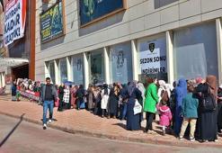 AVM'de 200 liralık hediye çeki kuyruğu