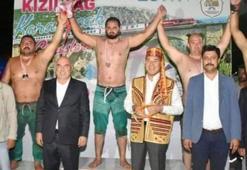 Şampiyona altın kemeri vermeyen başkan, hem partisinden hem de koltuğundan oldu