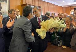 Erdal Beşikçioğlu, mazbatasını alıp göreve başladı