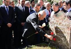 Bahçeli'den, Türkeş'in mezarına ziyaret