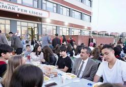 Bakan Tekin, Mamak Fen Lisesi'nin iftar sofrasına konuk oldu