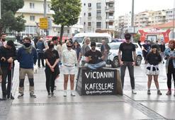 İzmir'de hayvanseverlerden 'kafes' eylemi