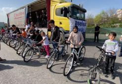 ASELSAN, depremzede çocuklara bayram hediyelerini ulaştırdı