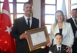 Şile’nin yeni belediye başkanı Özgür Kabadayı mazbatasını aldı