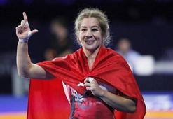 Milli güreşçi Yasemin Adar Yiğit, 2024 Paris Olimpiyatları'na kota aldı