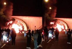 TÜPRAŞ işçilerinin taşındığı servis otobüsü seyir halindeyken alev aldı; o anlar kamerada