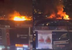 Bursa'da, iş merkezinin çatısında çıkan yangın korkuttu