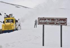 Nemrut Dağı'nda 6 metre karla mücadele