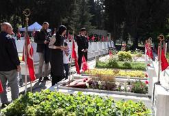 Edirnekapı Şehitliği'nde arife yoğunluğu