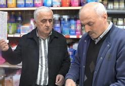 Osmanlı’daki ‘zimem defteri’ geleneğini yaşatan eski muhtar, bakkalın veresiye defterindeki borçları ödedi