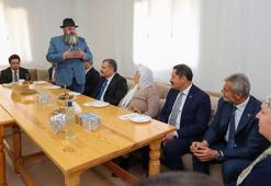 Bakan Koca, kanaat önderini ziyaret etti