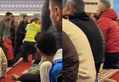 Hatay'da 'Örümcek Adam' kostümüyle bayram namazı kılan kişiye polis müdahalesi