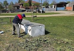 Yeni seçilen muhtar öncü oldu, köyü imece usulü temizlediler