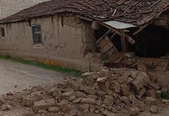 Tokat'ta şiddetli depremler; Birçok ev ve cami minareleri yıkıldı