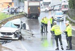 Sultanbeyli’de kamyon ile otomobil çarpıştı: 2 ölü 4 yaralı