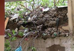 Küçükçekmece'de istinat duvarında çökme