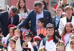 Meclis bahçesindeki 23 Nisan etkinliklerinde çocuklar eğlendi