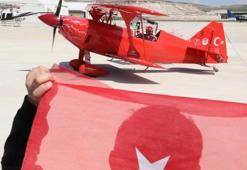 Akrobasi pilotu Semin Öztürk’ten çocuklara özel gösteri