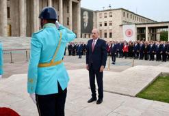 Kurtulmuş, TBMM'deki Atatürk Anıtı'na çelenk bıraktı