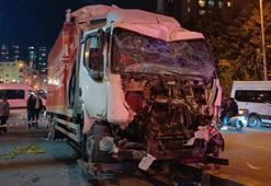 Esenyurt'ta yokuştan kayan kamyon 11 araca çarptıktan sonra iş yerine girdi; kaza kamerada