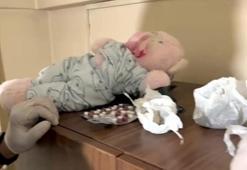 Oyuncak bebeğin içinden uyuşturucu çıktı