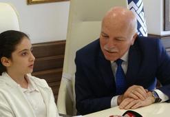 Erzurum'da başkan koltuğuna oturan Nisa'dan başıboş köpeklerin toplatılması talimatı