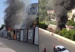 İskenderun Devlet Hastanesi’nde poliklinik olarak kullanılan 3 konteyner yandı