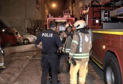 Sultangazi'de, 4 katlı binanın bodrum katında yangın: 2 kişi dumandan etkilendi
