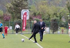 Öğrenciler, A Milli Takım'ın eski yıldızlarıyla maç yaptı