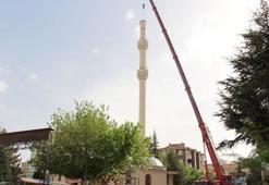 Fırtınada hasar gören minarenin sökümüne başlandı