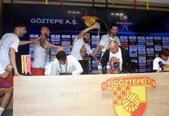 Göztepe'de Stanimir Stoilov'a ıslak kutlama